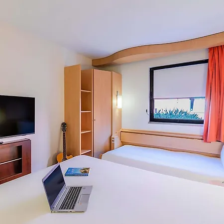 Ibis Lisboa Hotel 2*