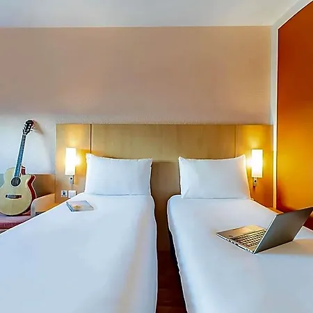 Ibis Lisboa 2* 신트라